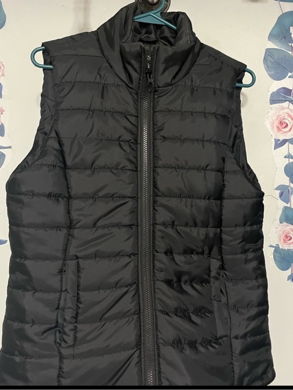 Rue 21 puffer ski vest size large.